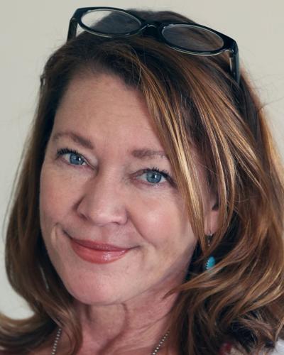 Lois Henry column sig