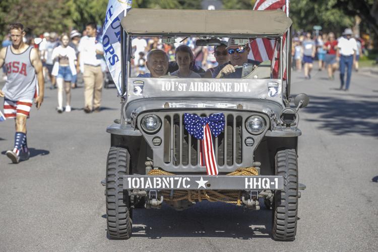 parade B09I5531.jpg