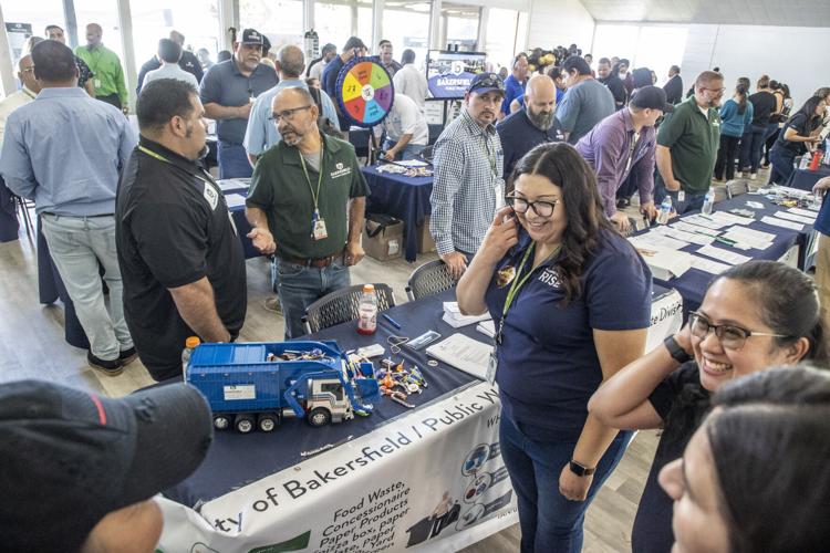 job fair 5ba15b4b-9624-40e2-b2bd-9fc75c39afaf