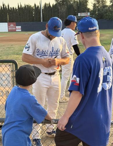 Joe Starick signs autographs for Train Robbers fans